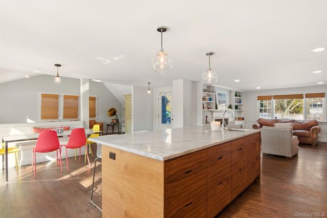 10 Beech Lane, Stony Brook, NY 11790