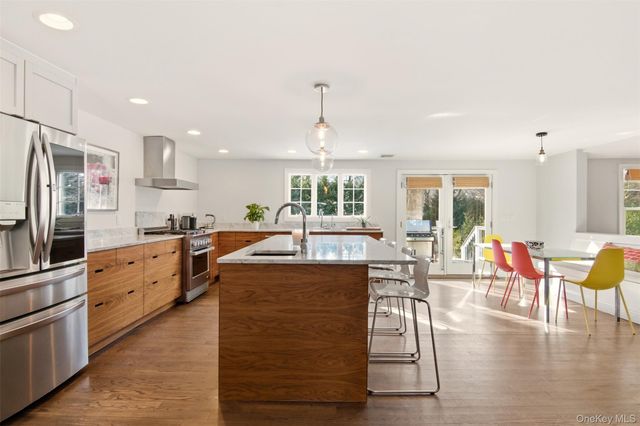 10 Beech Lane, Stony Brook, NY 11790