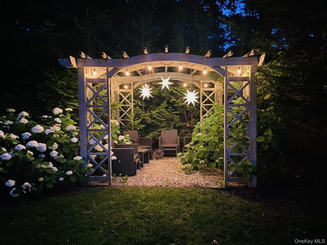 10 Beech Lane, Stony Brook, NY 11790