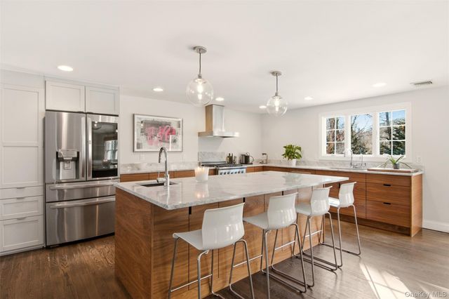 10 Beech Lane, Stony Brook, NY 11790