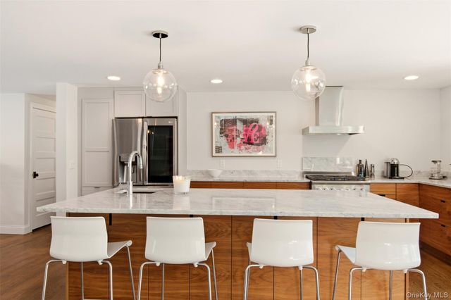 10 Beech Lane, Stony Brook, NY 11790