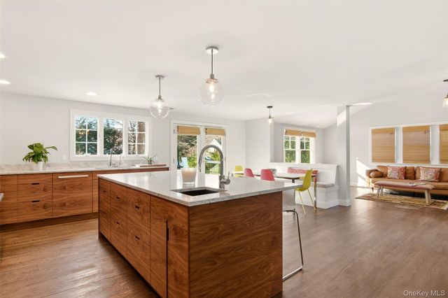 10 Beech Lane, Stony Brook, NY 11790