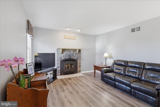 1410 SUMMER SWEET LN, Mount Airy, MD 21771