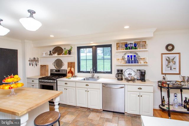 98 E HERON RD, Southampton, PA 18966