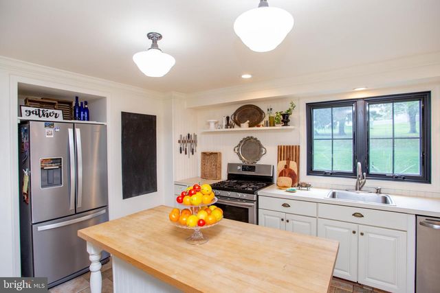 98 E HERON RD, Southampton, PA 18966