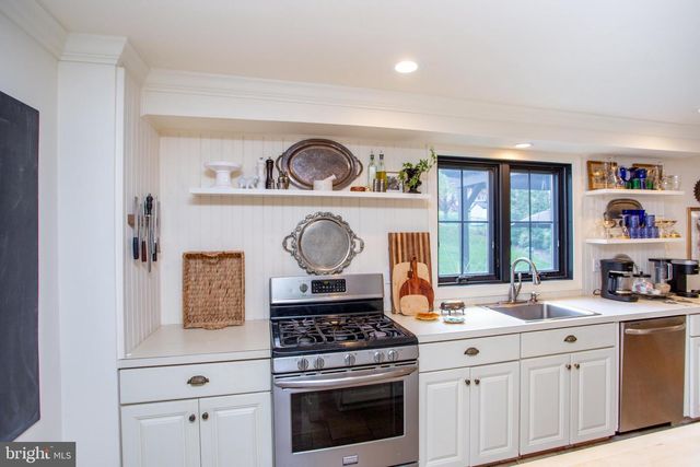 98 E HERON RD, Southampton, PA 18966