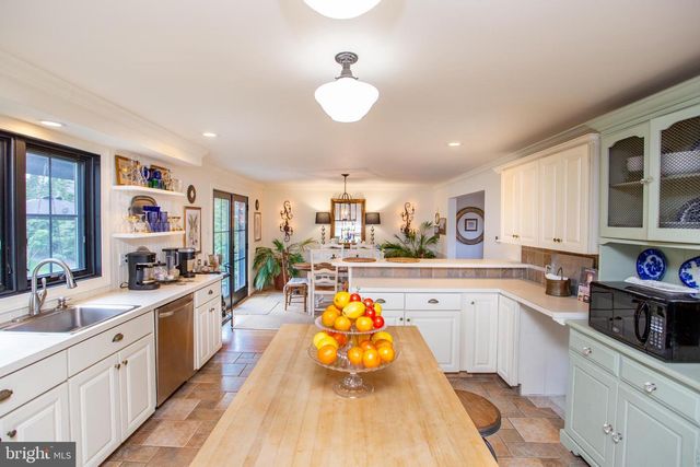 98 E HERON RD, Southampton, PA 18966