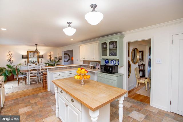 98 E HERON RD, Southampton, PA 18966