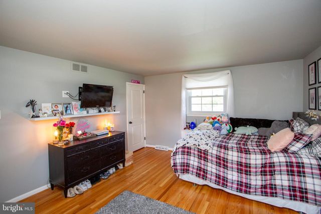 98 E HERON RD, Southampton, PA 18966