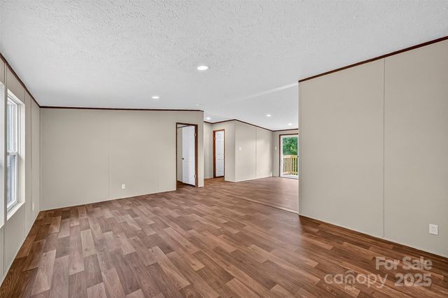 136 Weiss Road, Asheville, NC 28806