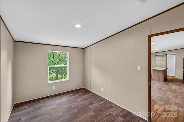 136 Weiss Road, Asheville, NC 28806