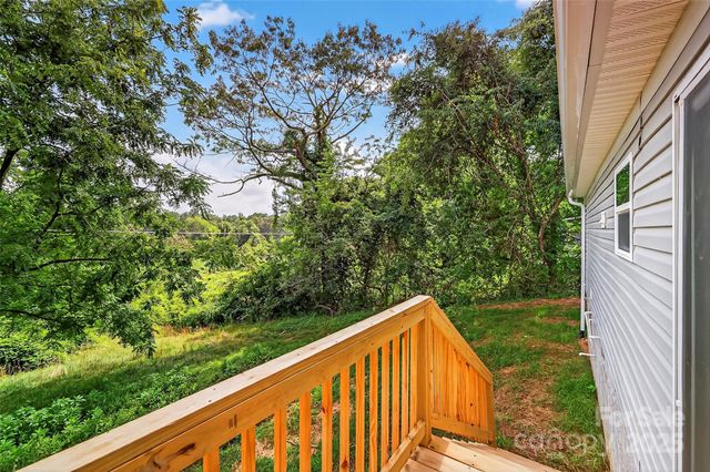 136 Weiss Road, Asheville, NC 28806