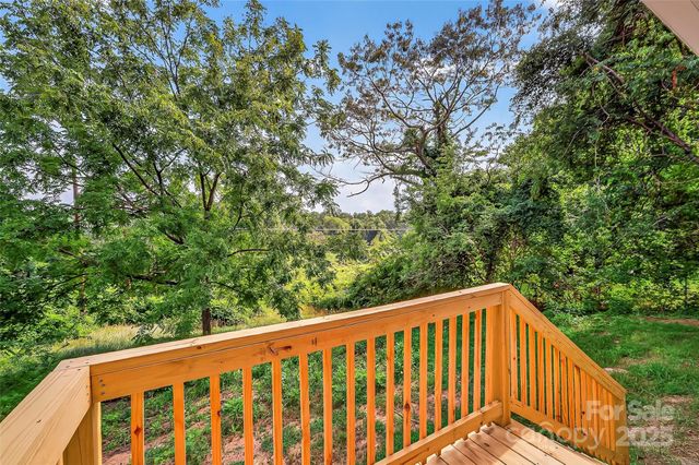 136 Weiss Road, Asheville, NC 28806