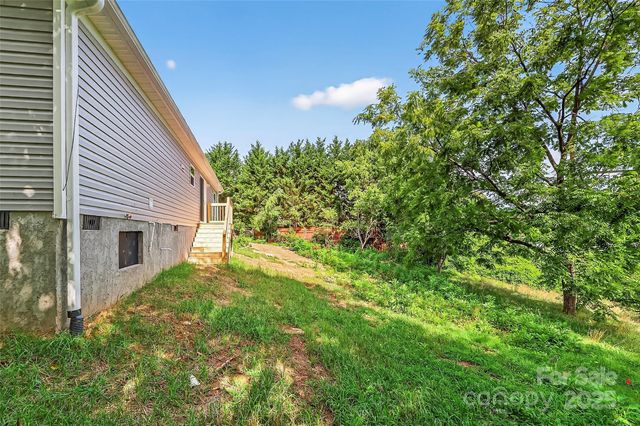 136 Weiss Road, Asheville, NC 28806