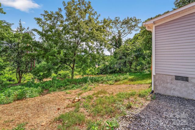 136 Weiss Road, Asheville, NC 28806