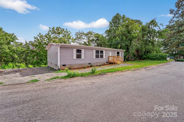 136 Weiss Road, Asheville, NC 28806