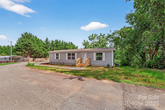 136 Weiss Road, Asheville, NC 28806