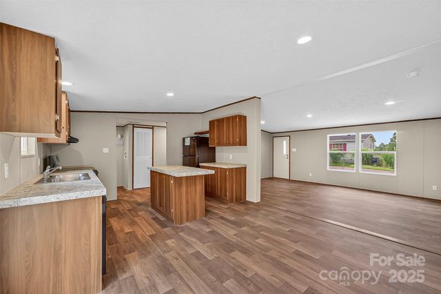 136 Weiss Road, Asheville, NC 28806