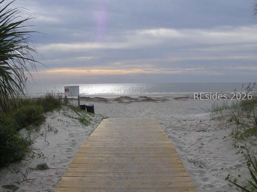 Image 39 of property listing at 663 William Hilton Pkwy Apt 2402, Hilton Head Island, SC 29928