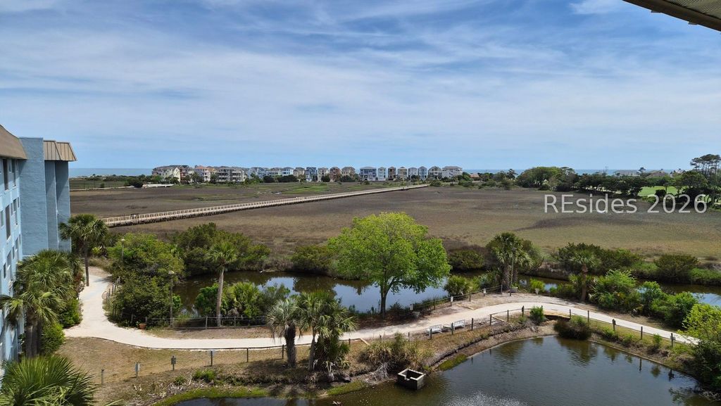 Image 4 of property listing at 663 William Hilton Pkwy Apt 2402, Hilton Head Island, SC 29928