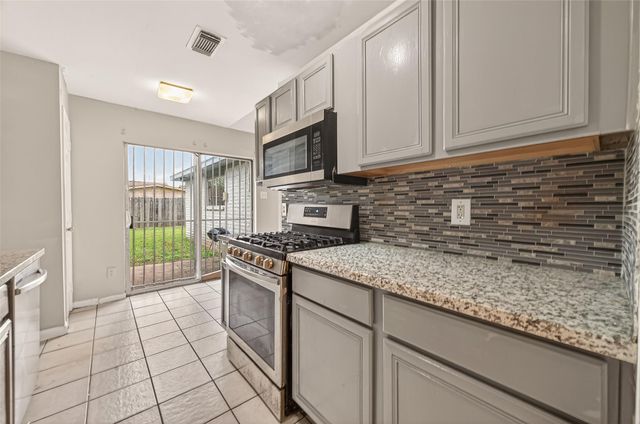 12811 Roandale Drive, Houston, TX 77048