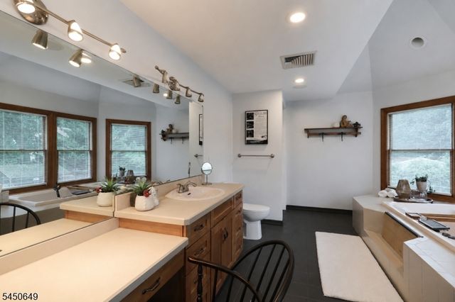4 Davenport Rd, Rockaway Twp., NJ 07435