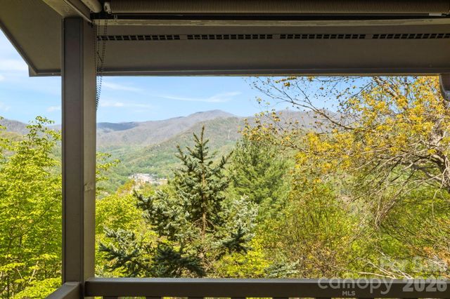 821 Summit Drive, Maggie Valley, NC 28751