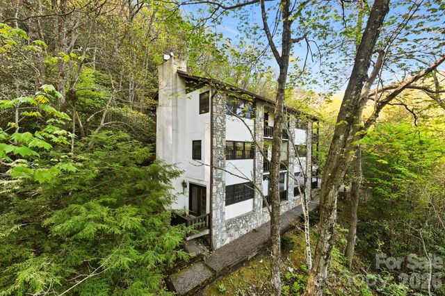 821 Summit Drive, Maggie Valley, NC 28751