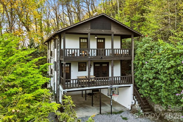 821 Summit Drive, Maggie Valley, NC 28751
