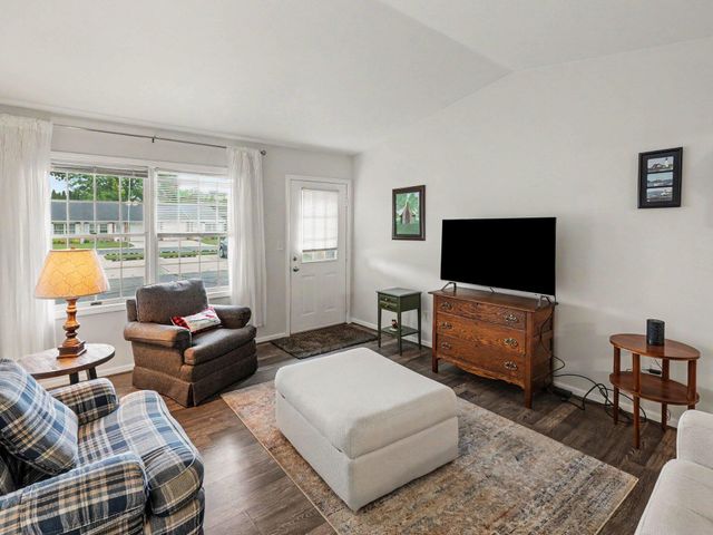 563 Yorkshire Square, Milan, MI 48160