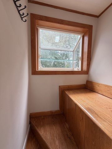 11 Mount Pleasant St 1, Waltham, MA 02452