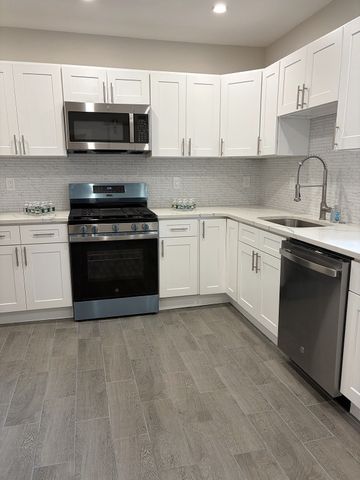 11 Mount Pleasant St 1, Waltham, MA 02452