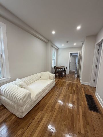 11 Mount Pleasant St 1, Waltham, MA 02452
