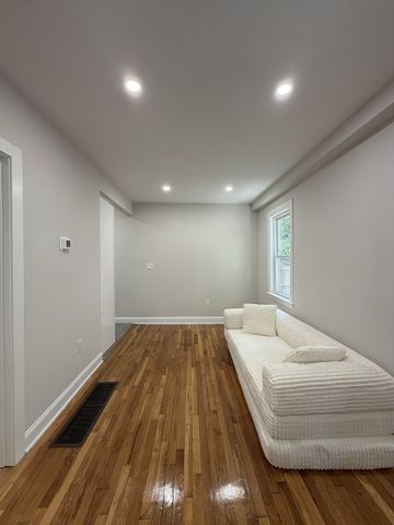 11 Mount Pleasant St 1, Waltham, MA 02452