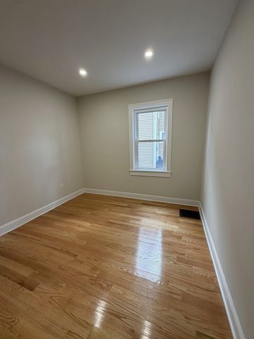 11 Mount Pleasant St 1, Waltham, MA 02452