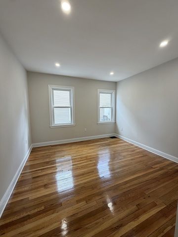 11 Mount Pleasant St 1, Waltham, MA 02452