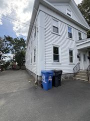 11 Mount Pleasant St 1, Waltham, MA 02452