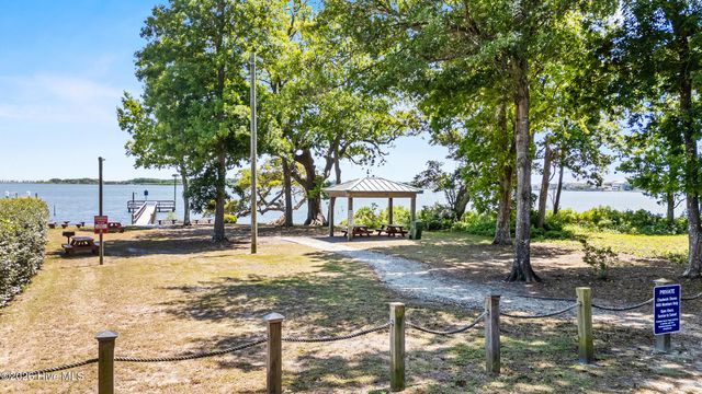 247 Shellbank Drive, Sneads Ferry, NC 28460