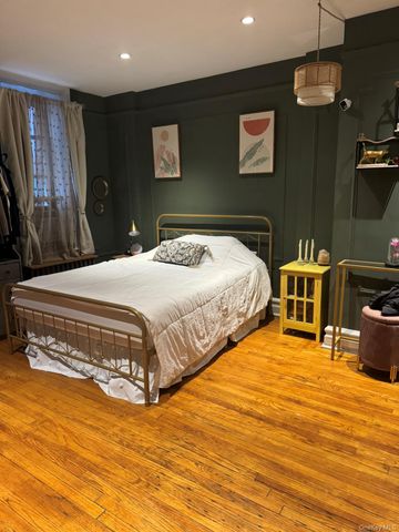 83-19 116th Street 1D, Kew Gardens, NY 11415