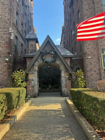 83-19 116th Street 1D, Kew Gardens, NY 11415