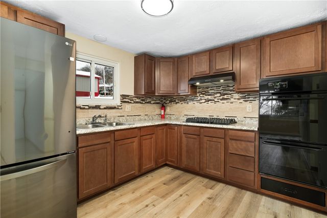 707 Clark Ave, Jeannette, PA 15644