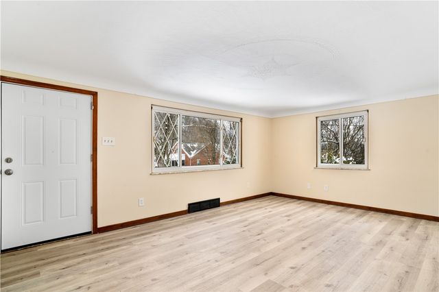 707 Clark Ave, Jeannette, PA 15644