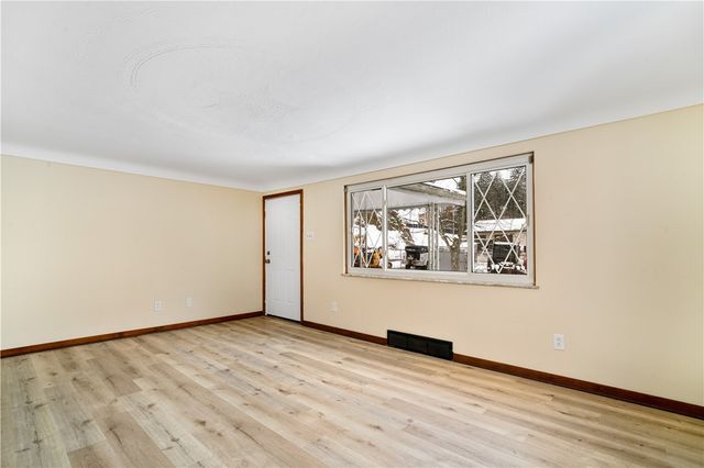 707 Clark Ave, Jeannette, PA 15644