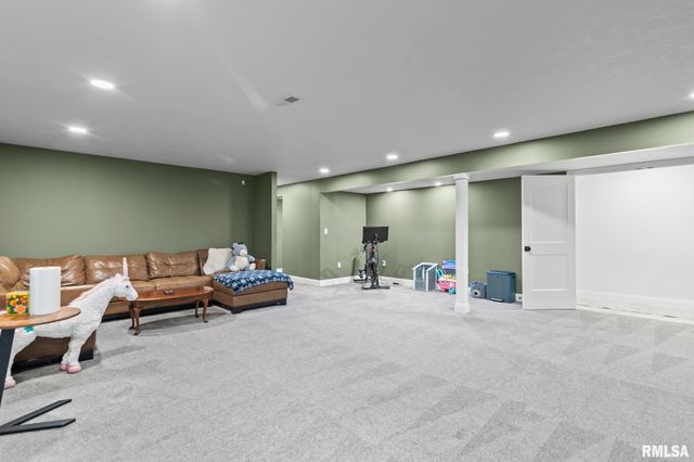 1502 DEARBORN Drive, Springfield, IL 62711