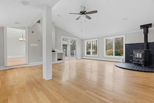 54 Rabbit Rd, Salisbury, MA 01952