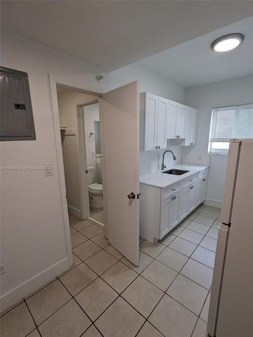 220 Collins Ave 5A, Miami Beach, FL 33139