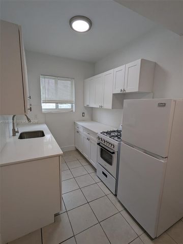 220 Collins Ave 5A, Miami Beach, FL 33139