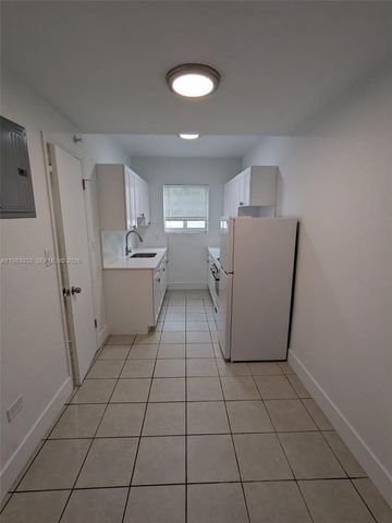 220 Collins Ave 5A, Miami Beach, FL 33139