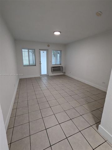 220 Collins Ave 5A, Miami Beach, FL 33139