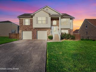 278 Berger Farm Dr, Mt Washington, KY 40047
